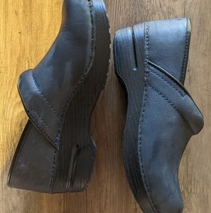 Dansko clog dark blue